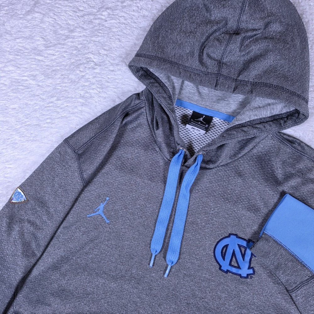 Jordan Elite UNC Tar Heels Mens L Grey L/S Dri-FIT Hoodie 30305X-NC3